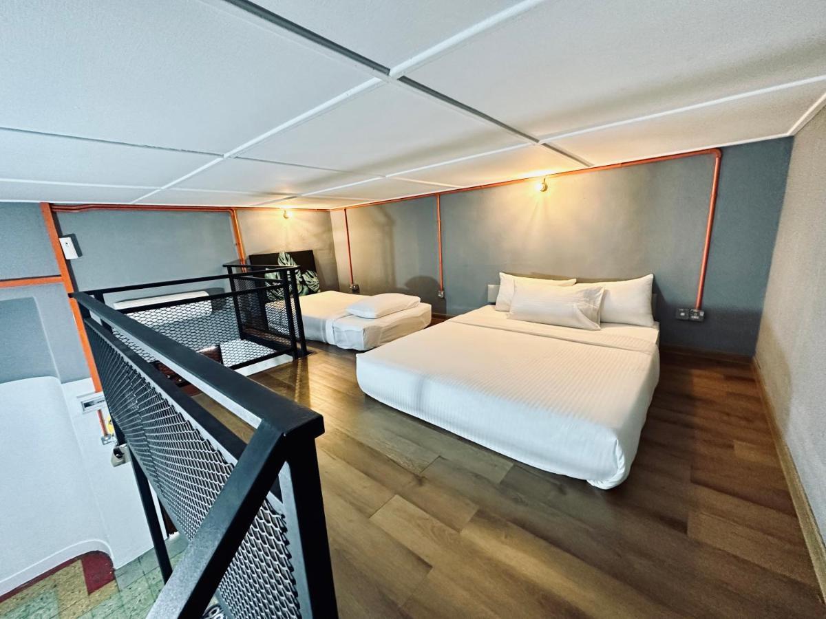 Ardour Lodge "A" Wing Танджунг-Бунга Экстерьер фото